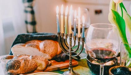 酒后在小区里挪车被吊销驾驶证，司机把交警告了