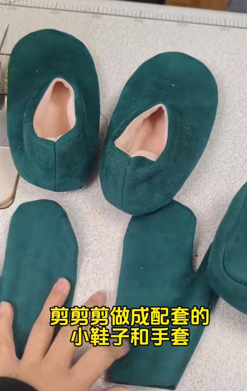 孙女看完《哪吒2》喜欢结界兽 奶奶为孙女手工制作结界兽套装获网友点赞
