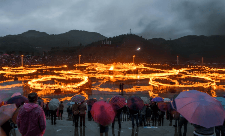 贵州水城：清凉火把季，最炫民族风